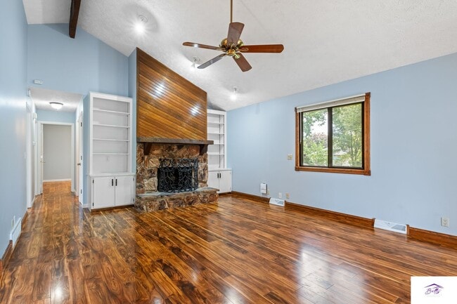 Building Photo - 15223 Y St
