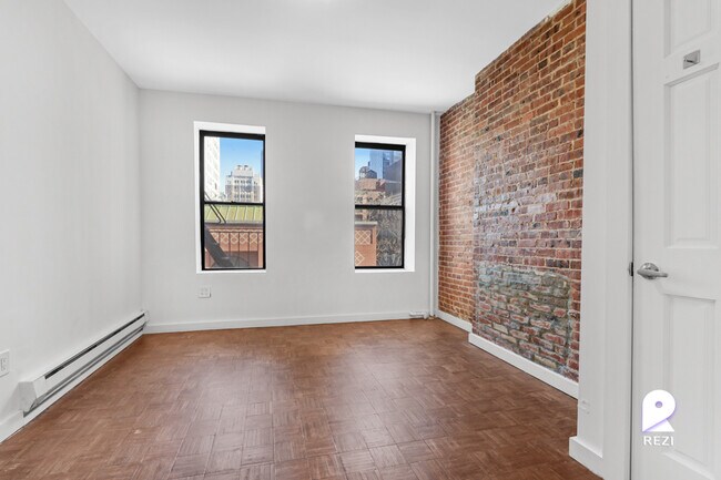 Building Photo - 324 W 49th St