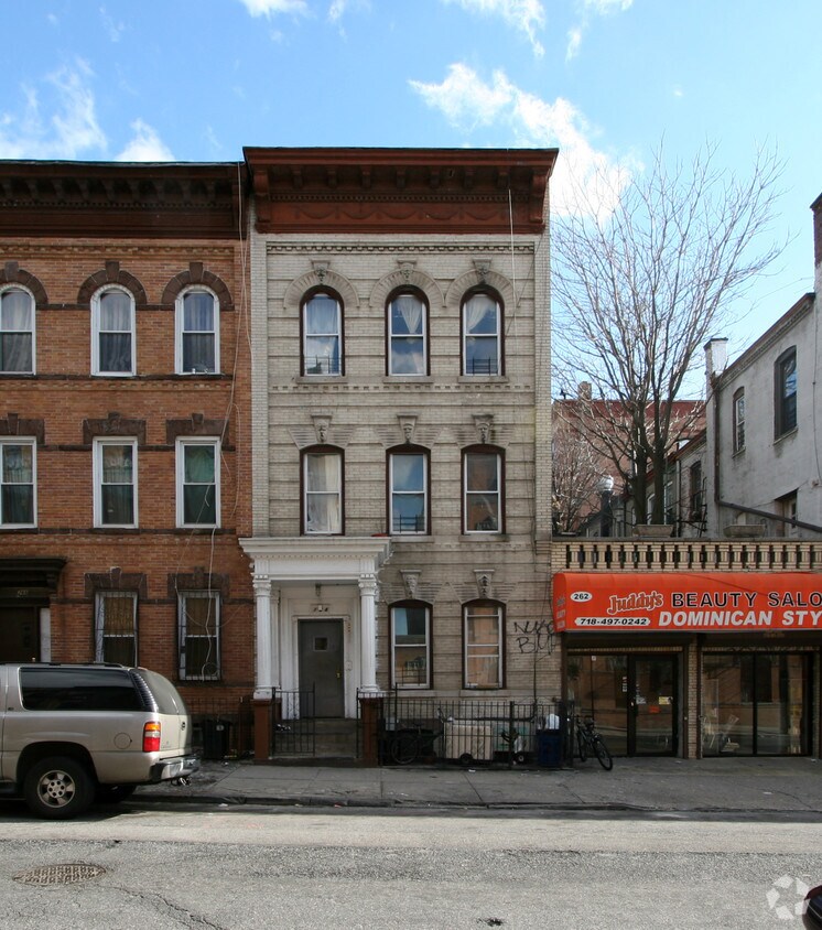 Building Photo - 186 Stockholm St