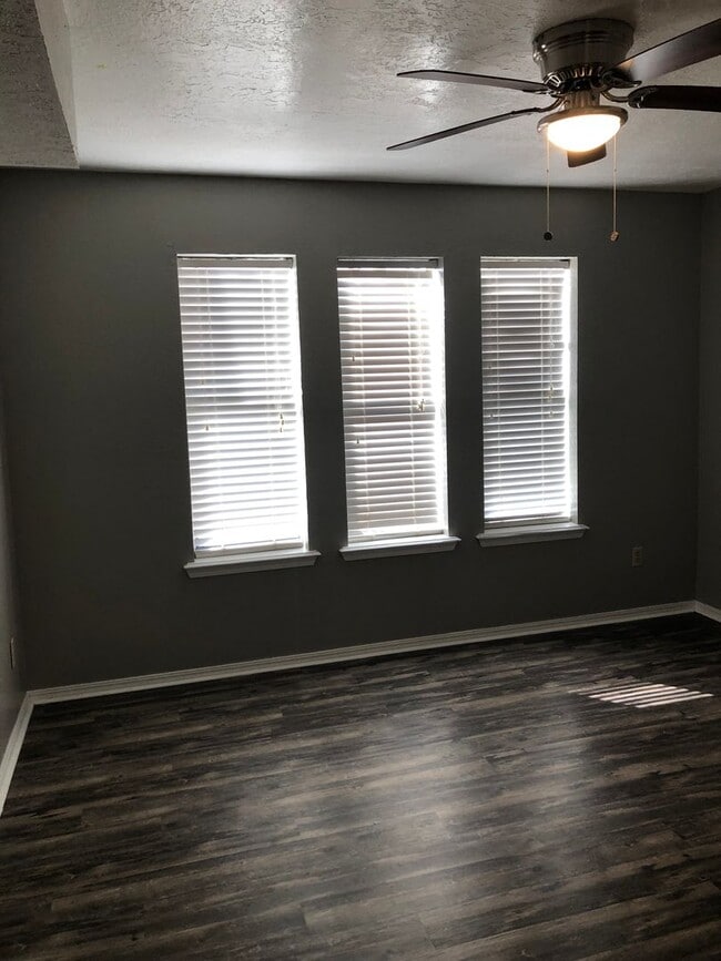 bedroom - 902 NE Tortoise Dr