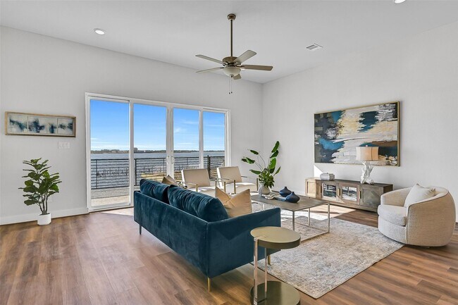 Foto del edificio - 4413 Anthony Ct Ln