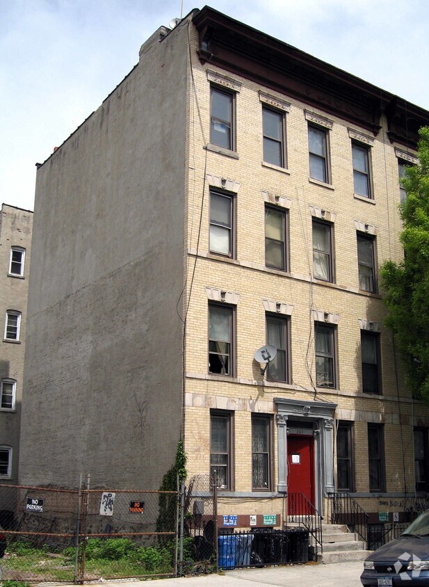 Primary Photo - 263-265 Marion St