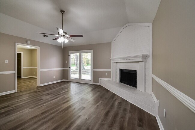 Building Photo - 7455 Stonington Dr
