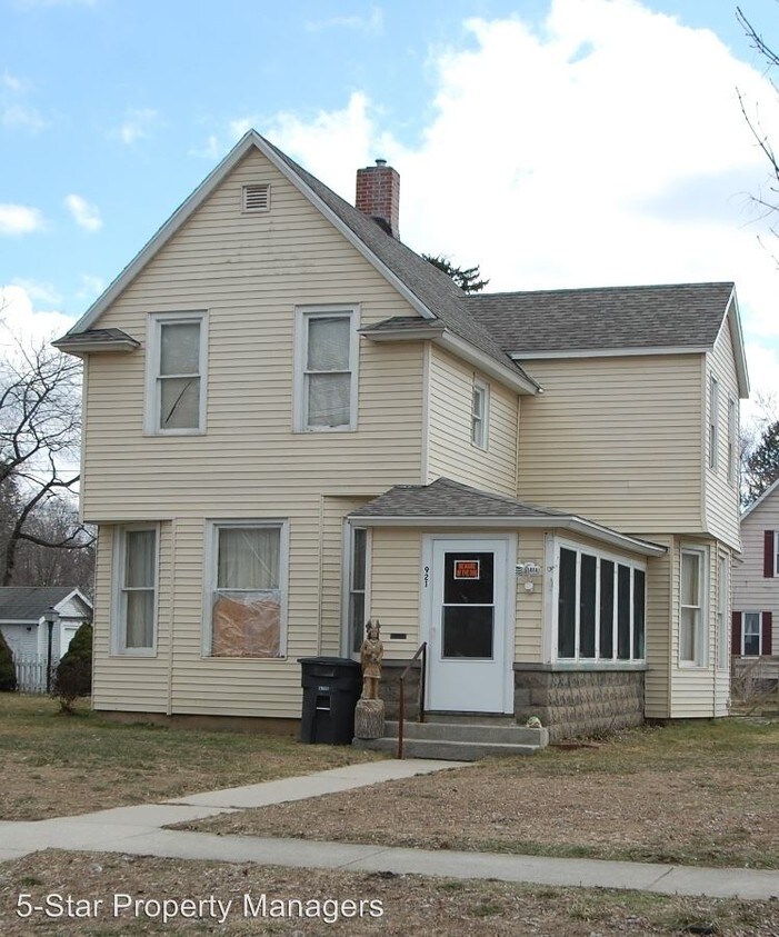 921 Fulton St, Elkhart, IN 46514 House Rental in Elkhart, IN