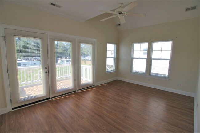 Building Photo - 2BR, 2BA Duplex with Close Water Access for Boats and Kayaks