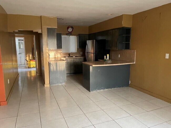 Foto del edificio - 390 NW 122nd St
