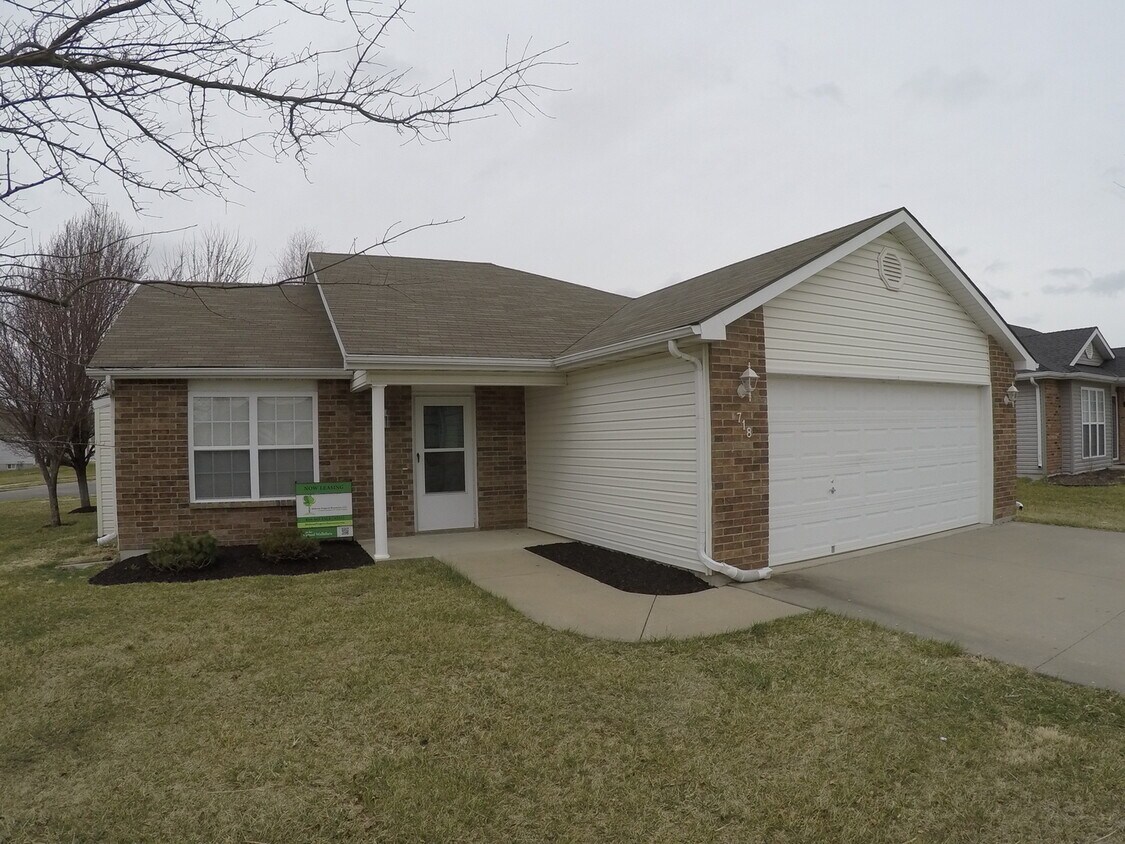 Primary Photo - 3 Bedroom Ranch No Steps! | Midwest Proper...