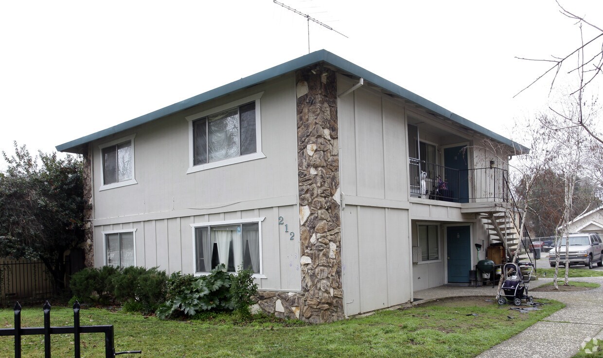 Primary Photo - 212 B St