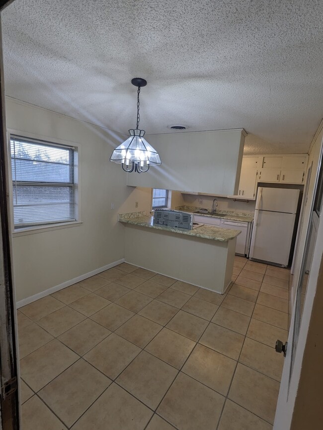 Dining Area - 416 Thacker Loop