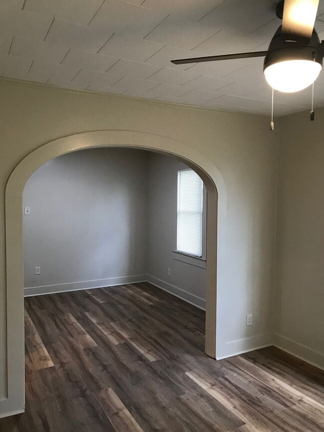 Building Photo - 812 General Mouton Ave