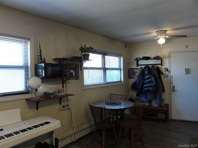 Building Photo - 902 S Lake Blvd