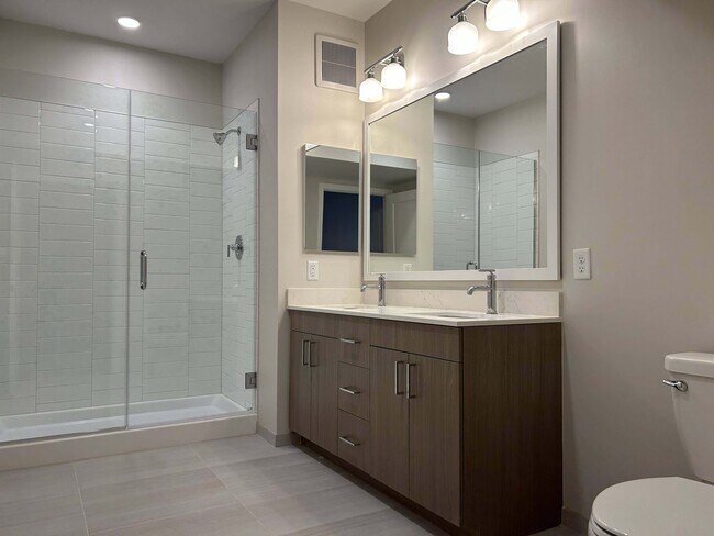Interior Photo - The Rae