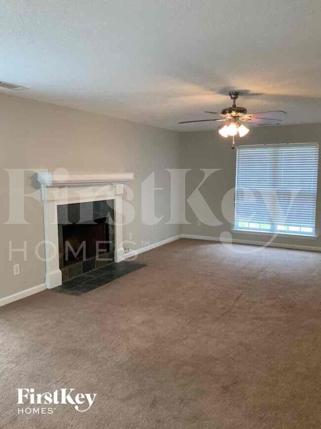 Foto del edificio - 341 Hill Crest Cir