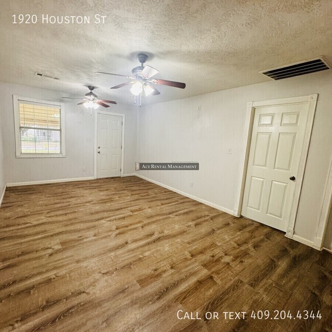 Foto del edificio - 1920 Houston St