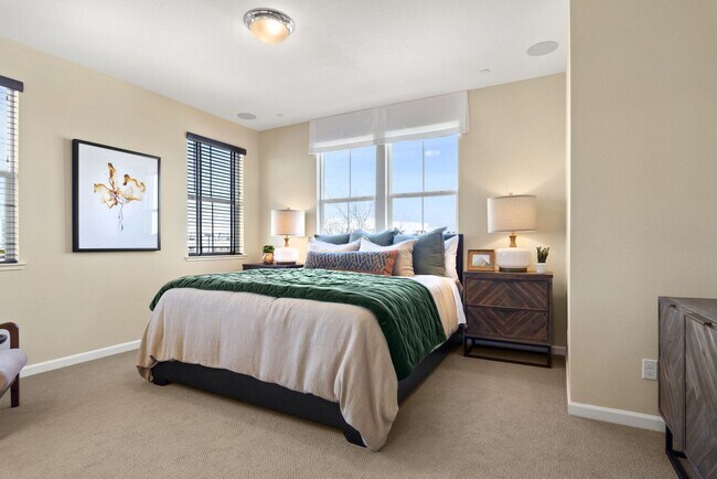 Building Photo - Provence Townhomes - Natomas