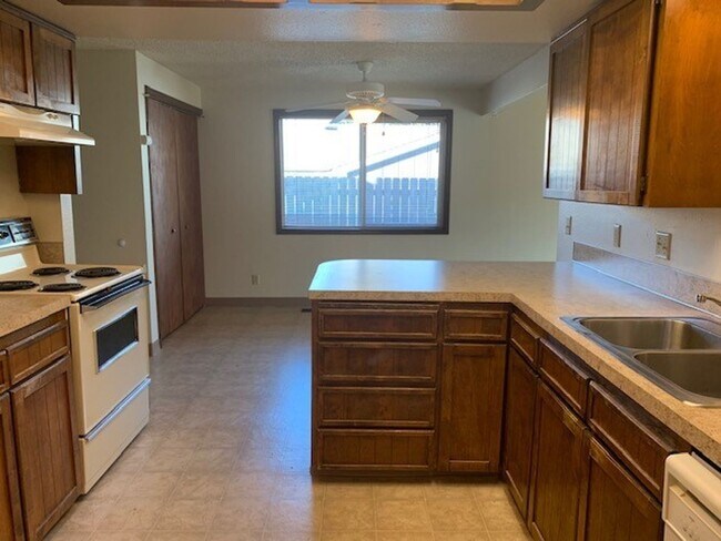 Foto del edificio - 3Bd/2Ba Single Story Home - Available to View!