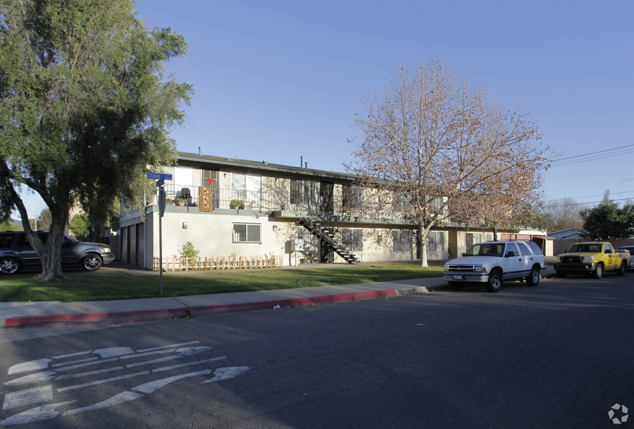 Primary Photo - 250 N Cedar St