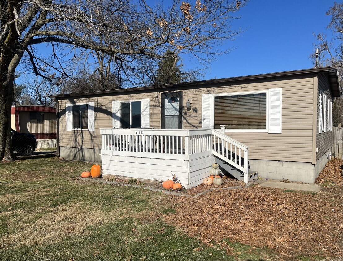 Primary Photo - 230 N Marnico Ln