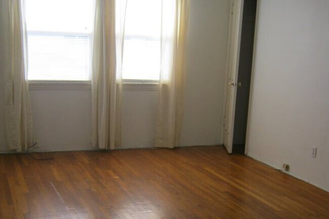 living room - 3144 Meade Ave