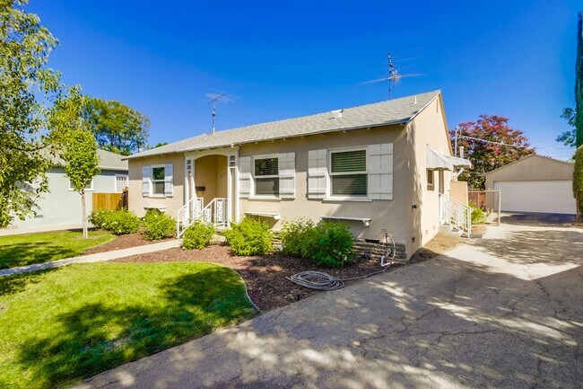 Building Photo - 6464 Glade Ave