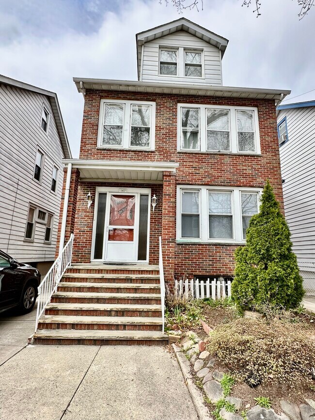 Building Photo - 167 N 15th St