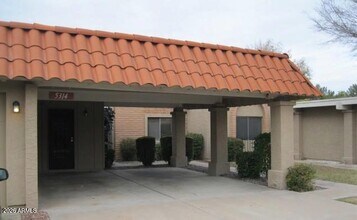 Building Photo - 5314 S Palm Dr