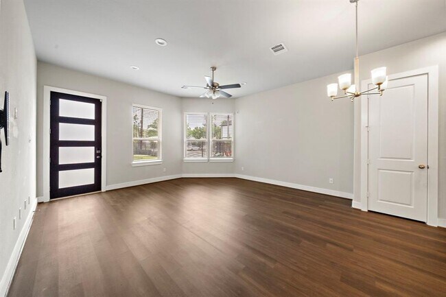 Foto del edificio - 9003 Lonestar Creekbend Ln