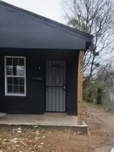 Building Photo - 690 Hudson St