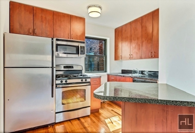 Primary Photo - No Fee Studio in Bayside