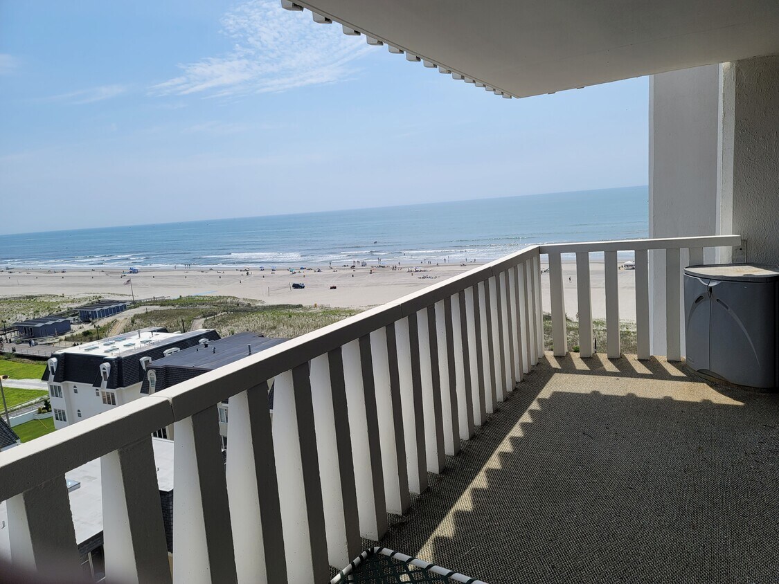 Beautiful views of Atlantic City beach! - 100 S Berkley Sq