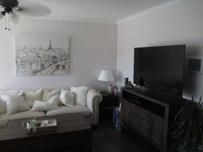 Building Photo - Upgraded 1 Bed 1 Bath Condo In North Park-...