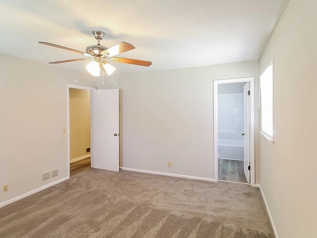 Building Photo - 721 Bluebird Dr SE