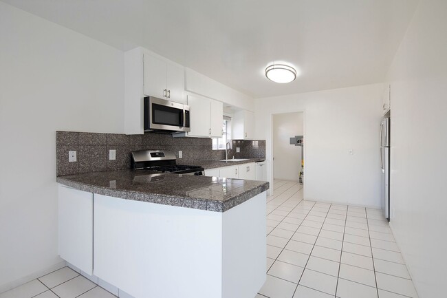 Foto del edificio - 3 BR House with Washer/Dryer Hookups and P...