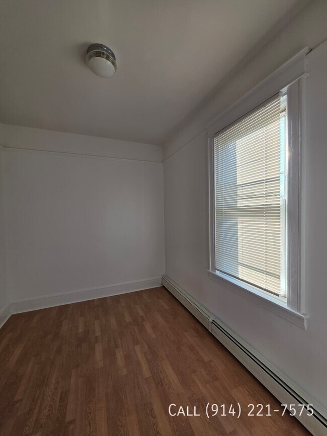 Building Photo - 622 Agar St