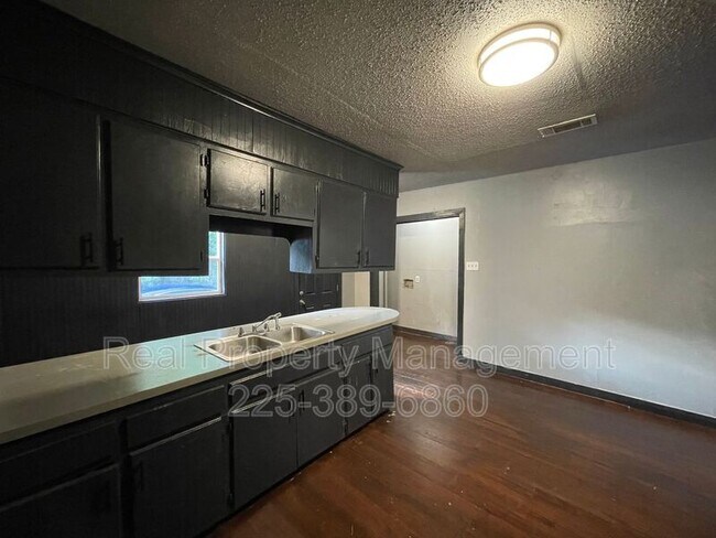 Foto del edificio - 3315 Weller Ave