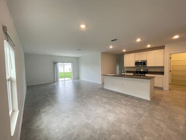 Building Photo - 343 Heroic Rd