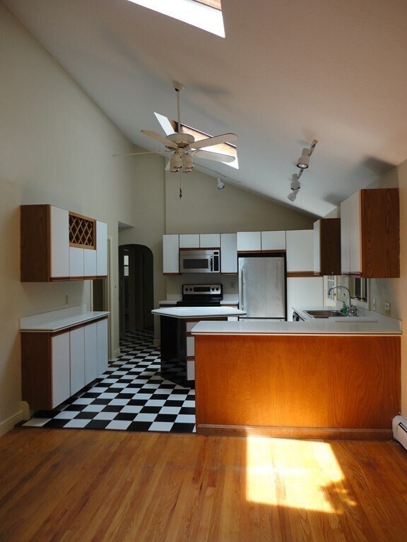 Building Photo - 44 Chevy Chase Rd