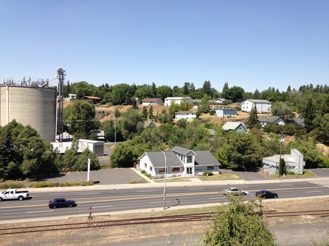 Looking across Grand Ave - 140 NE Whitman St