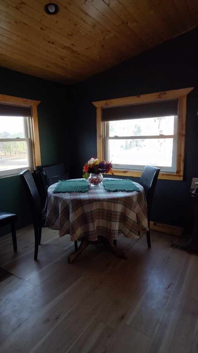 Foto del edificio - 412 N Edwards St