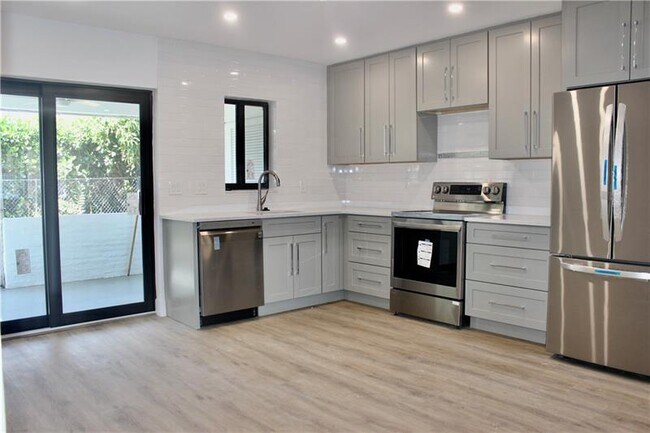 Building Photo - 2155 NE 56th Ct