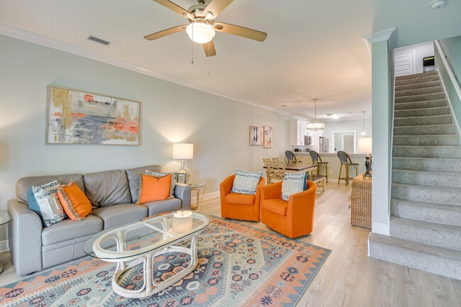 Building Photo - 13941 Del Rio Dr