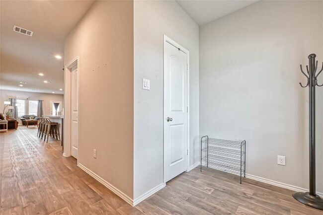 Foto del edificio - 16744 Lonely Pines Dr