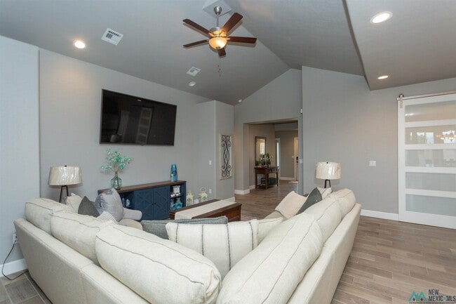 Foto del edificio - 1372 Springfield St