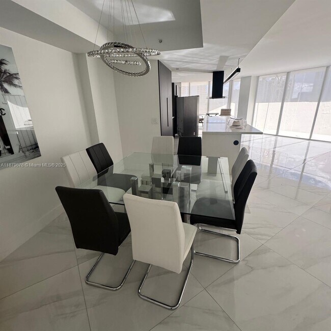 Foto del edificio - 19355 Turnberry Way