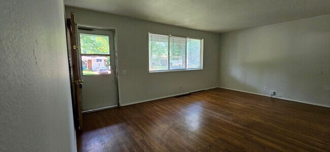 Building Photo - Recently Remodeled House for Rent in Dellwood