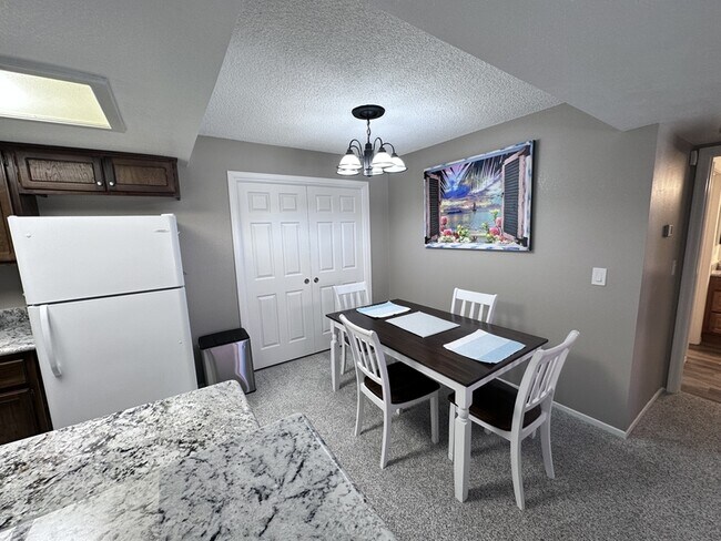 Foto del edificio - 441 Moser Ave