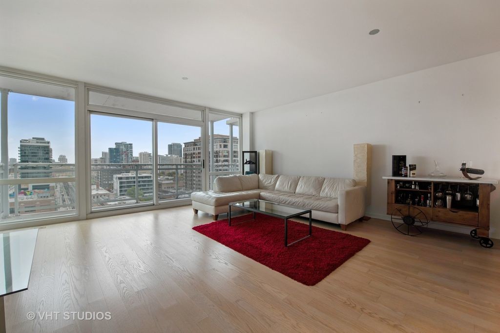 Living Room 1 - 757 N Orleans St