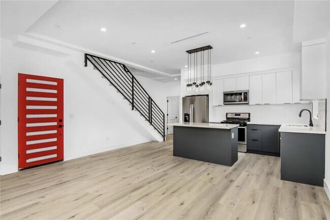 Building Photo - 1862 Echo Park Ave
