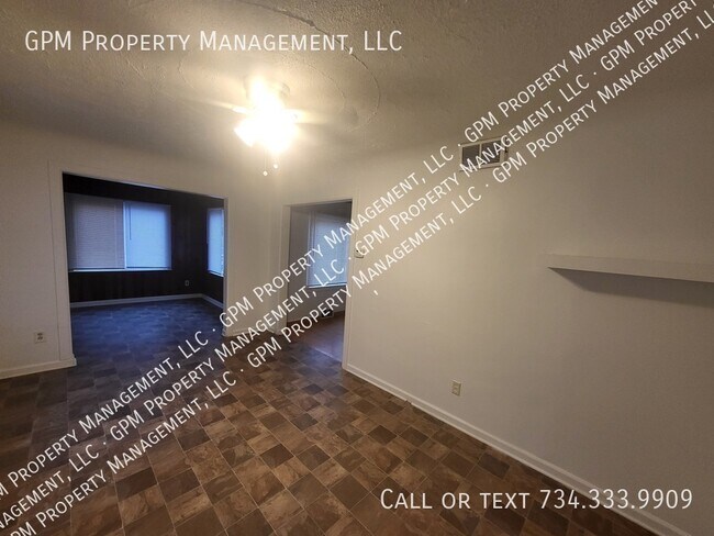 Building Photo - 25605 Hanover St