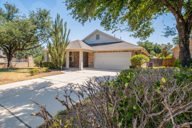 Foto del edificio - Single-Story Home On Large Corner Lot In A...